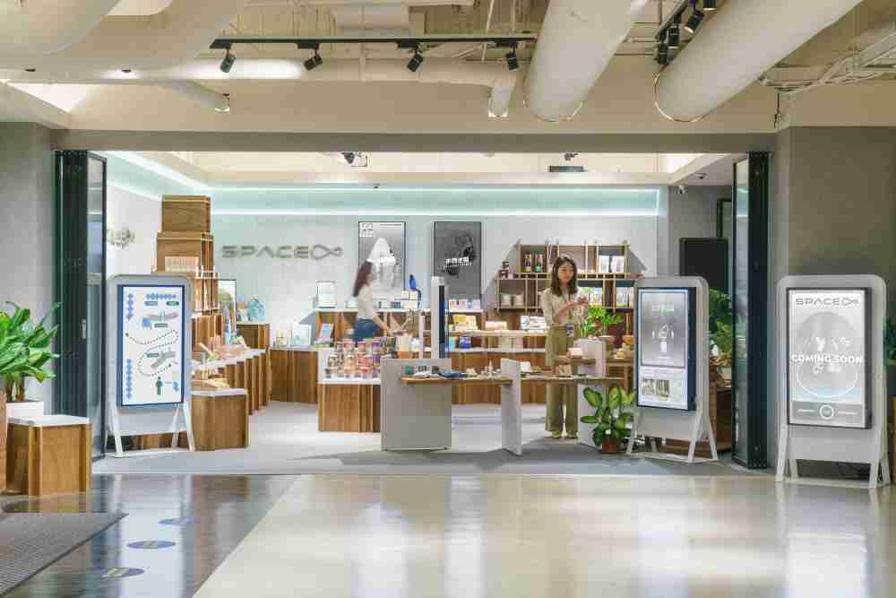 2468BET打造永续选物商店，，展示社企及社创商品，，，结合创利空间所开发的智能零售系统，，，，整合多元产品信息，，，让无人商店扮演公益行动的推手